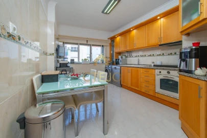 Apartamento T2 para Venda em Santa Iria de Azoia, São João da Talha e Bobadela