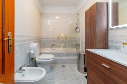 Apartamento T2 para Venda em Santa Iria de Azoia, São João da Talha e Bobadela