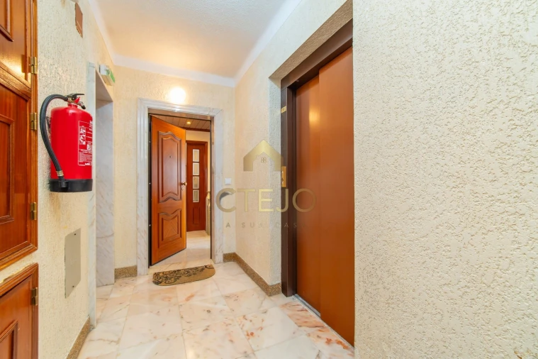 Apartamento T2 para Venda em Santa Iria de Azoia, São João da Talha e Bobadela Foto 23