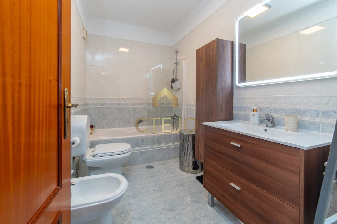 Apartamento T2 para Venda em Santa Iria de Azoia, São João da Talha e Bobadela Foto 19