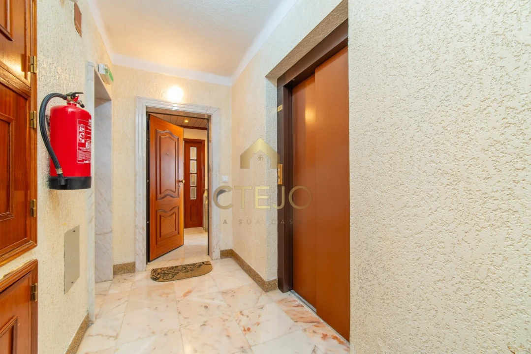 Apartamento T2 para Venda em Santa Iria de Azoia, São João da Talha e Bobadela Foto 23