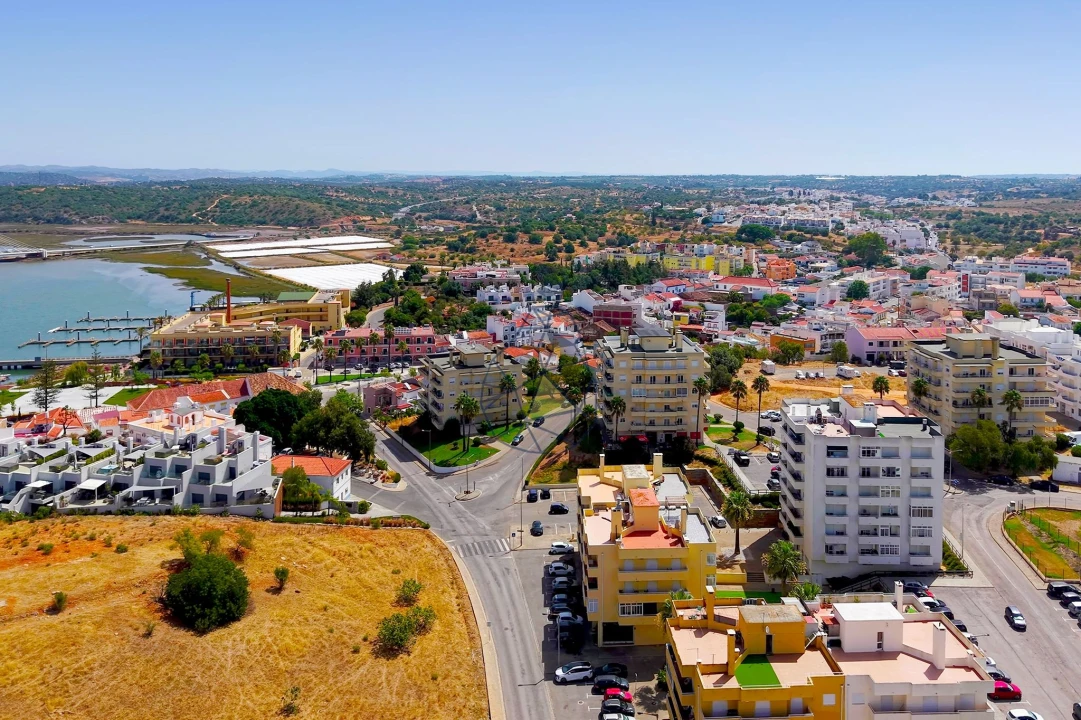 Apartamento T2 para Venda em Estômbar e Parchal Foto 45
