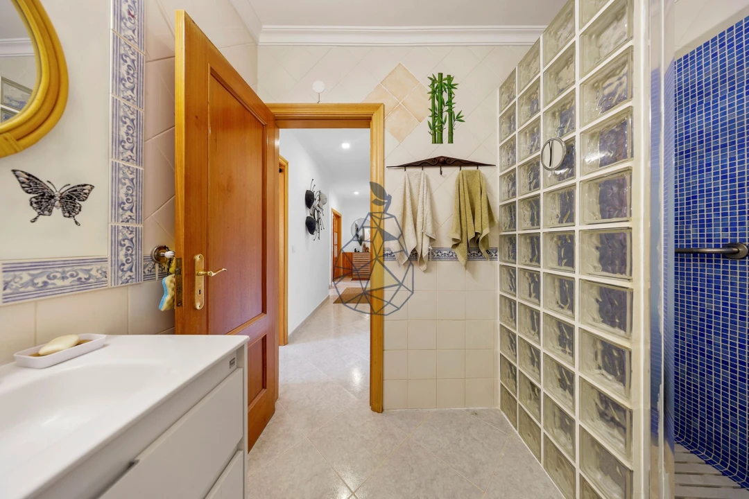Apartamento T2 para Venda em Estômbar e Parchal Foto 25