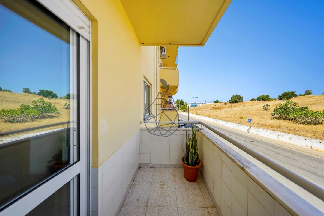 Apartamento T2 para Venda em Estômbar e Parchal Foto 19