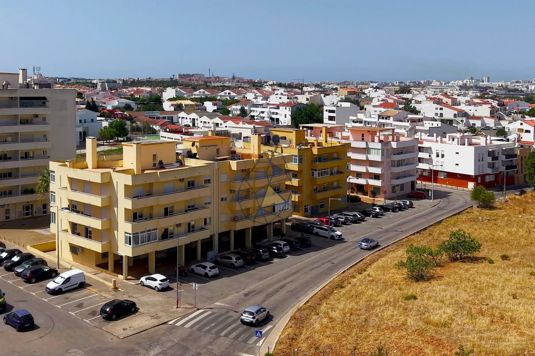 Apartamento T2 para Venda em Estômbar e Parchal Foto 39