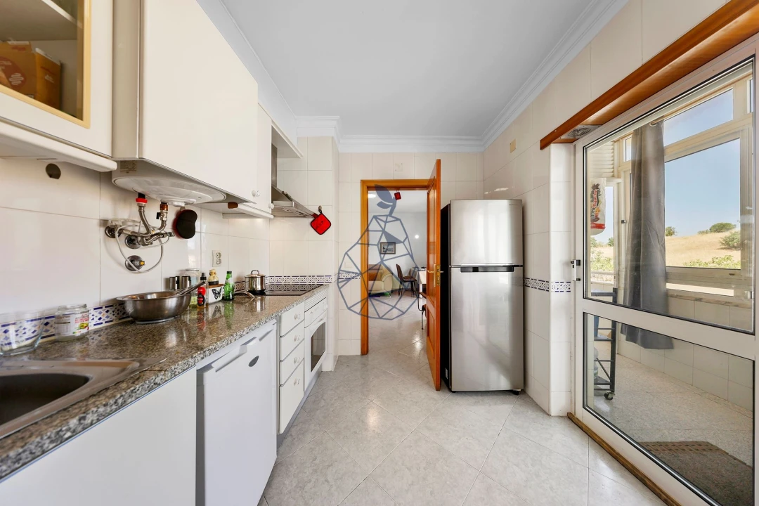 Apartamento T2 para Venda em Estômbar e Parchal Foto 15