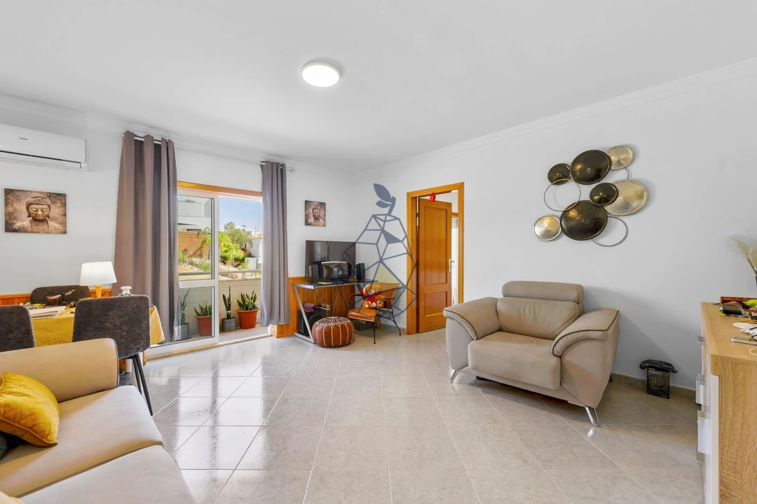 Apartamento T2 para Venda em Estômbar e Parchal Foto 1