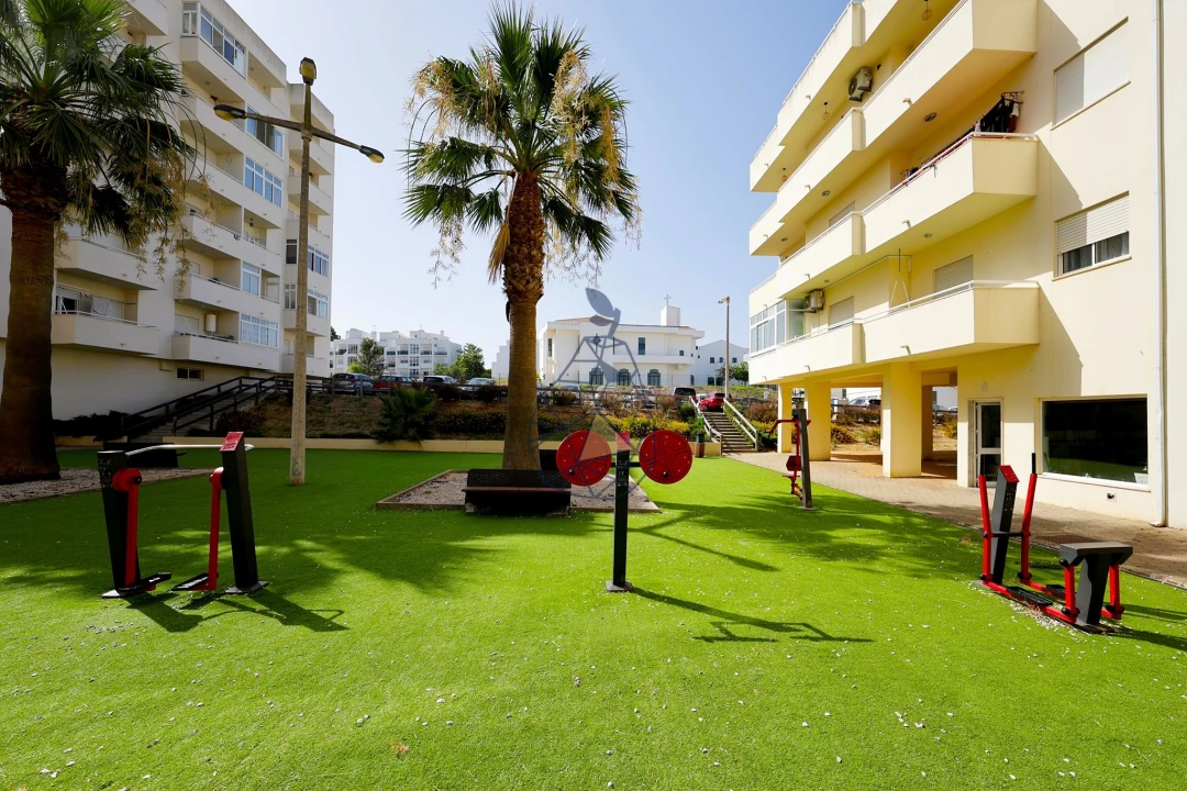 Apartamento T2 para Venda em Estômbar e Parchal Foto 37