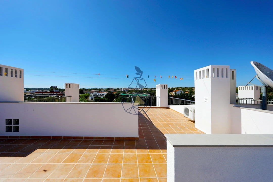 Moradia T2 para Venda em Guia Foto 57