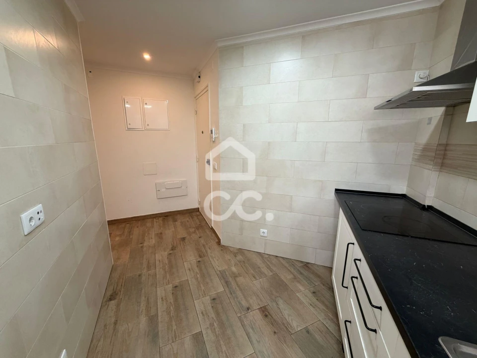 Apartamento T1 para Arrendamento em Póvoa de Santo Adrião e Olival Basto Foto 6
