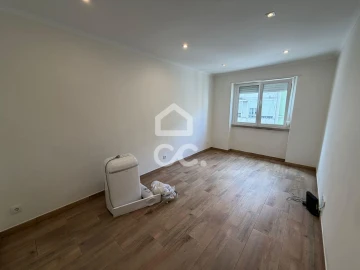 Apartamento T1 para Arrendamento em Póvoa de Santo Adrião e Olival Basto