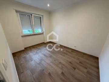 Apartamento T1 para Arrendamento em Póvoa de Santo Adrião e Olival Basto