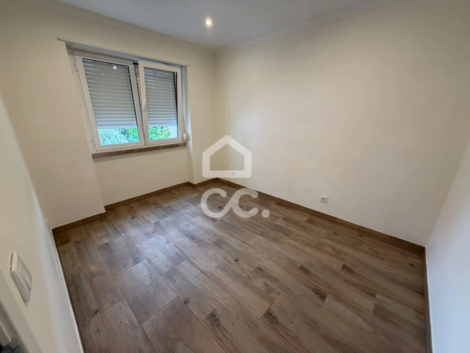 Apartamento T1 para Arrendamento em Póvoa de Santo Adrião e Olival Basto Foto 2