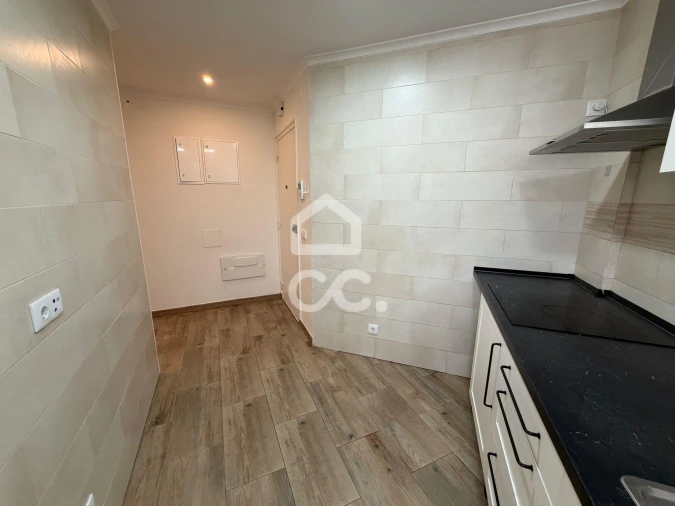 Apartamento T1 para Arrendamento em Póvoa de Santo Adrião e Olival Basto Foto 6