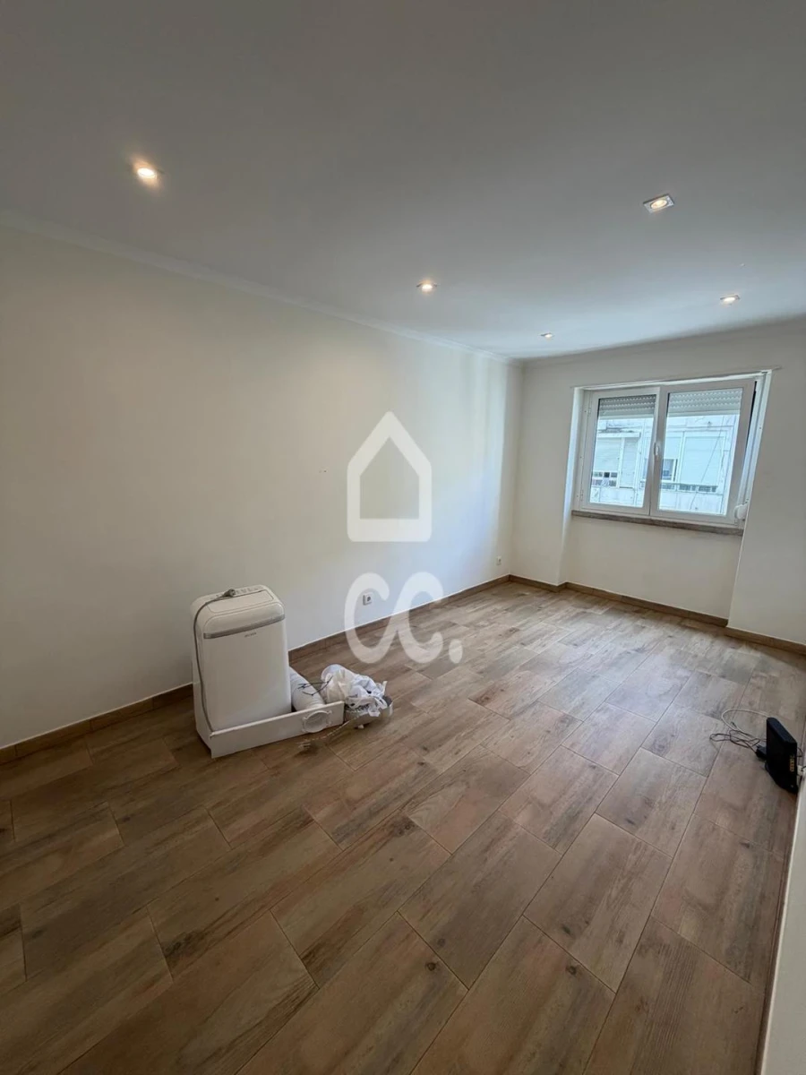 Apartamento T1 para Arrendamento em Póvoa de Santo Adrião e Olival Basto Foto 10