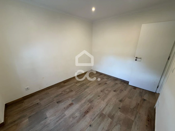 Apartamento T1 para Arrendamento em Póvoa de Santo Adrião e Olival Basto Foto 3