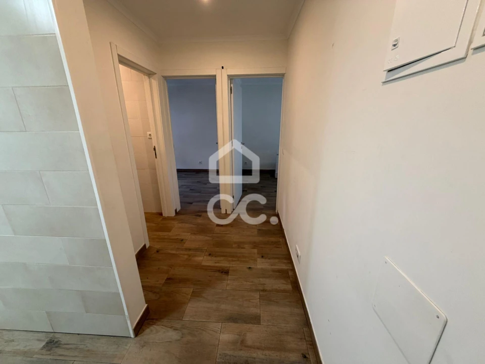 Apartamento T1 para Arrendamento em Póvoa de Santo Adrião e Olival Basto Foto 4