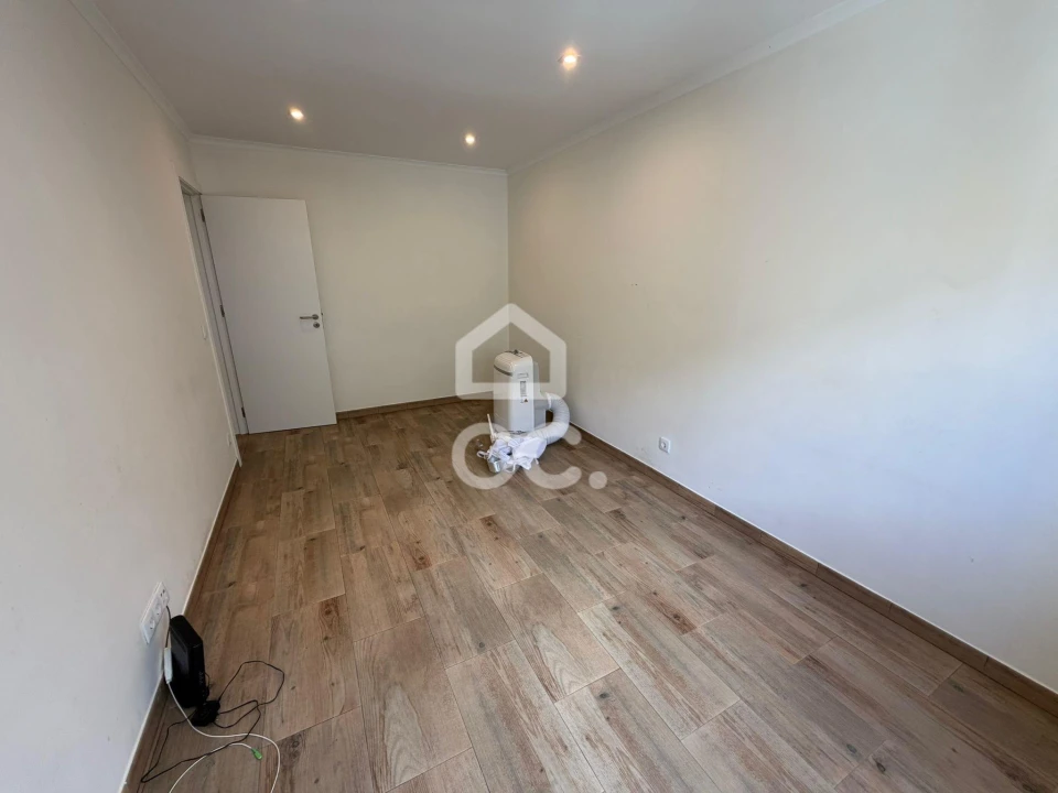 Apartamento T1 para Arrendamento em Póvoa de Santo Adrião e Olival Basto Foto 13