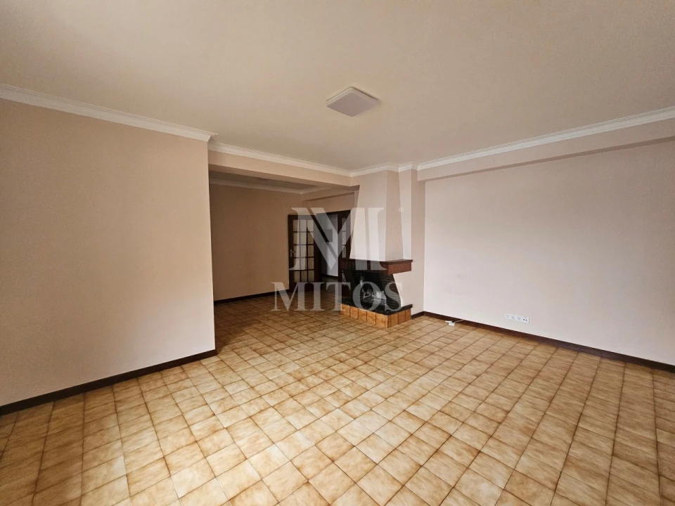 Apartamento T3 para Arrendamento em Santa Maria Maior e Monserrate e Meadela Foto 7