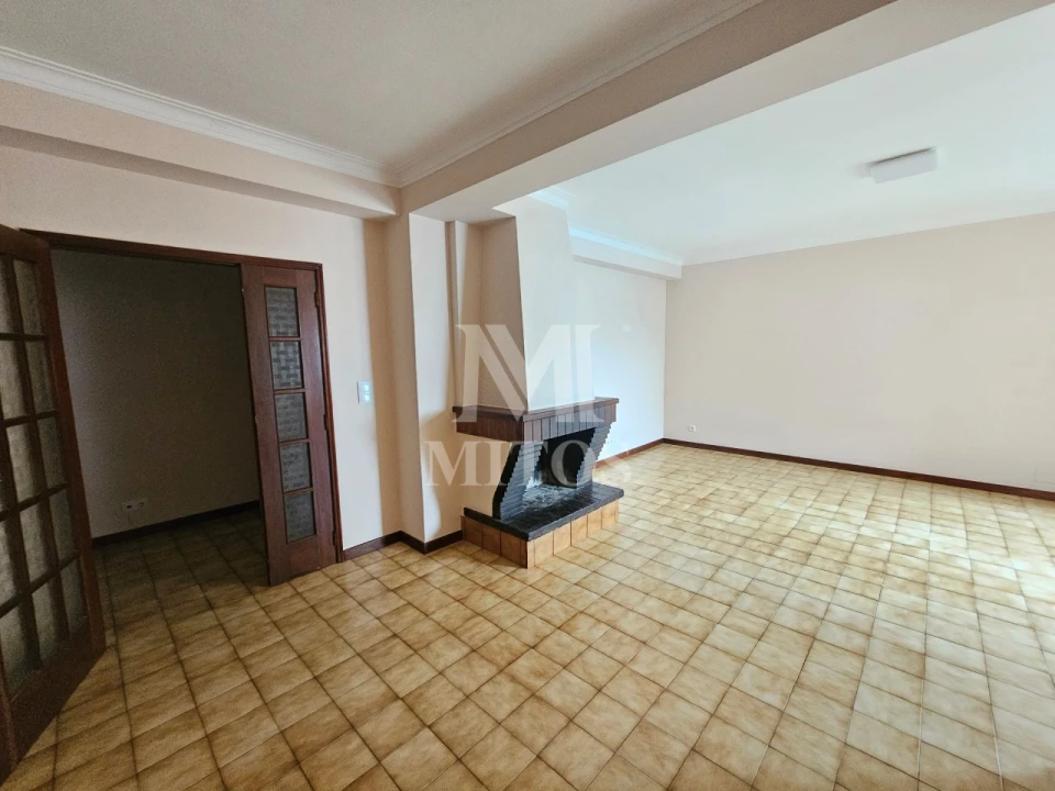 Apartamento T3 para Arrendamento em Santa Maria Maior e Monserrate e Meadela Foto 8
