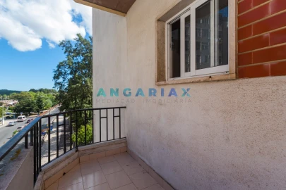 Apartamento T2 para Venda em Massamá e Monte Abraão