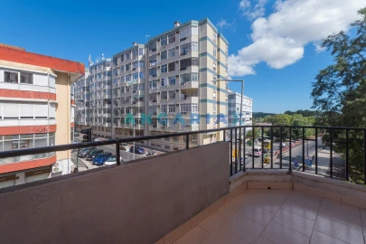Apartamento T2 para Venda em Massamá e Monte Abraão