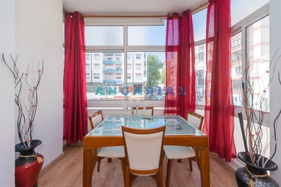 Apartamento T2 para Venda em Massamá e Monte Abraão