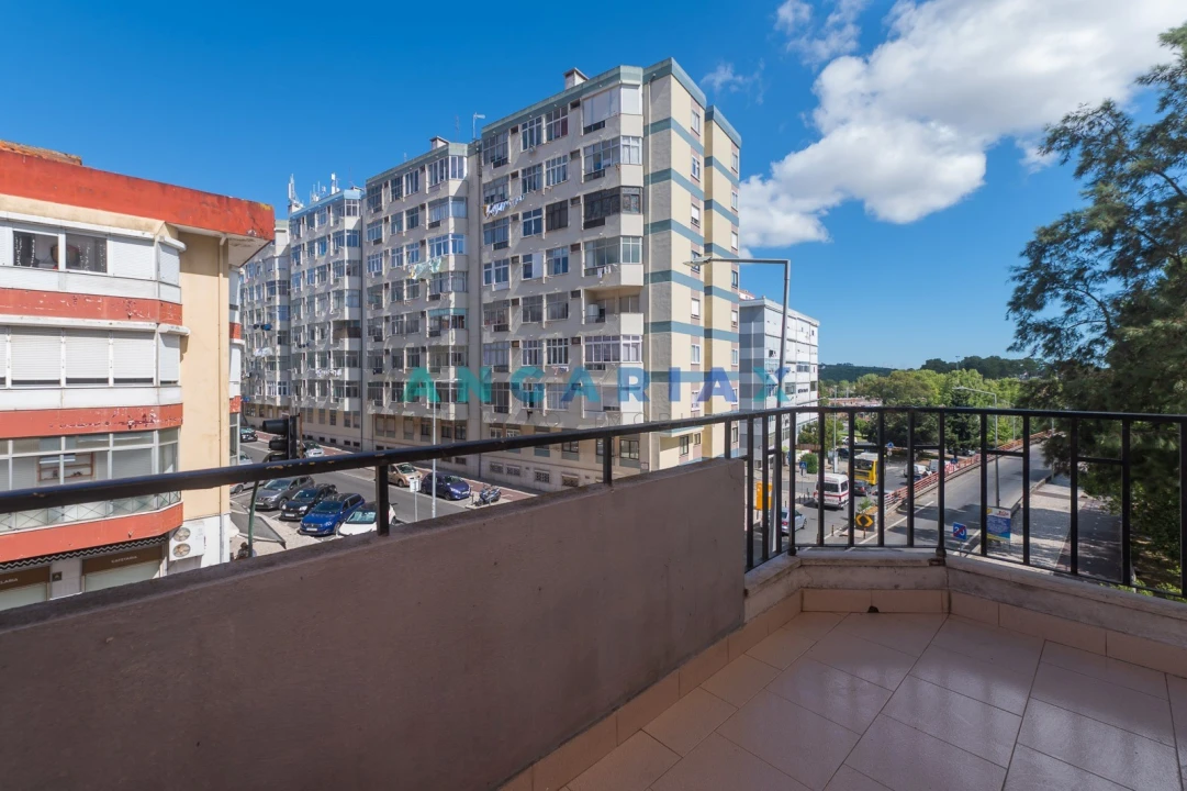 Apartamento T2 para Venda em Massamá e Monte Abraão Foto 37