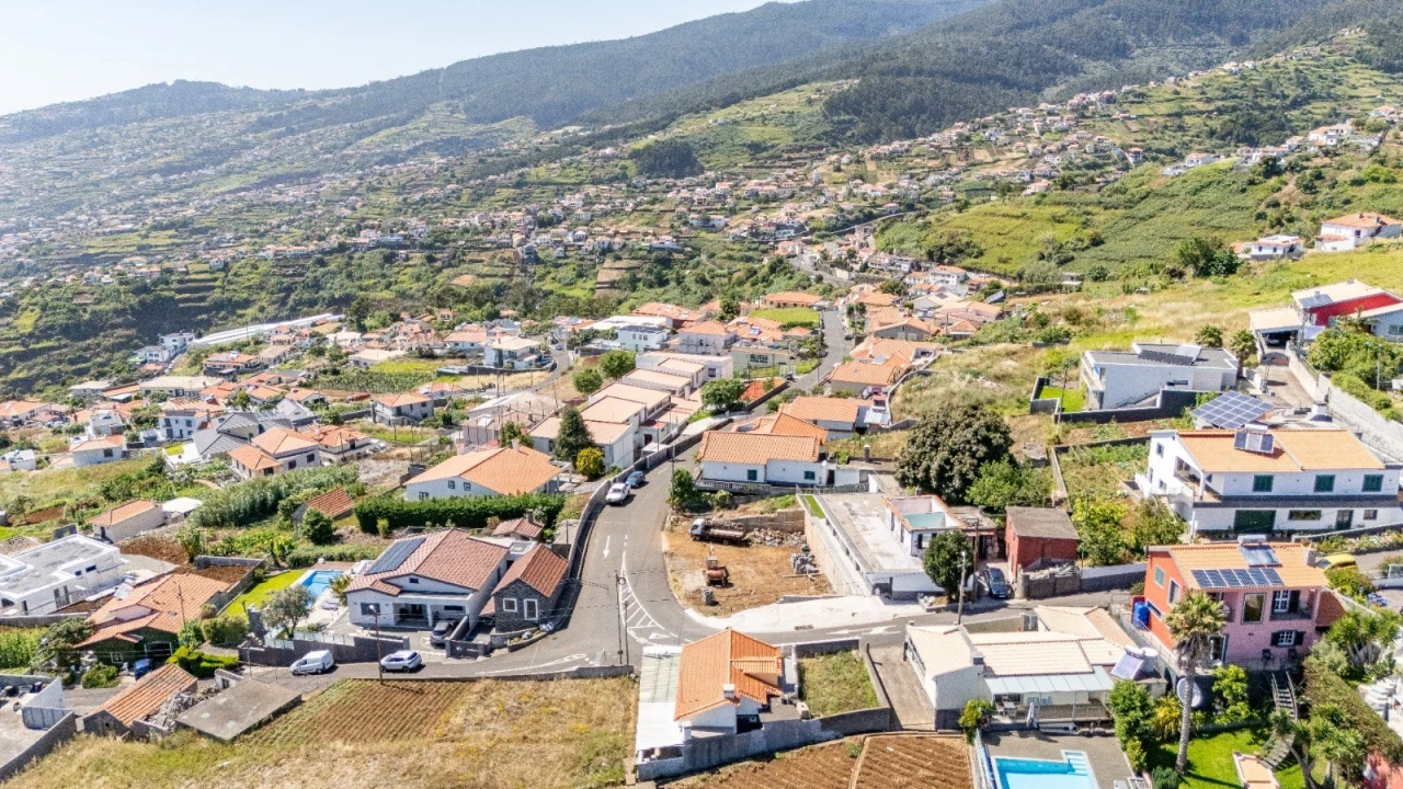 Moradia T2 para Venda em Arco da Calheta Foto 32