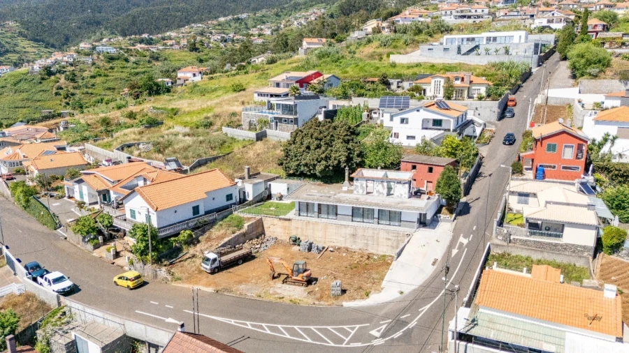 Moradia T2 para Venda em Arco da Calheta Foto 34