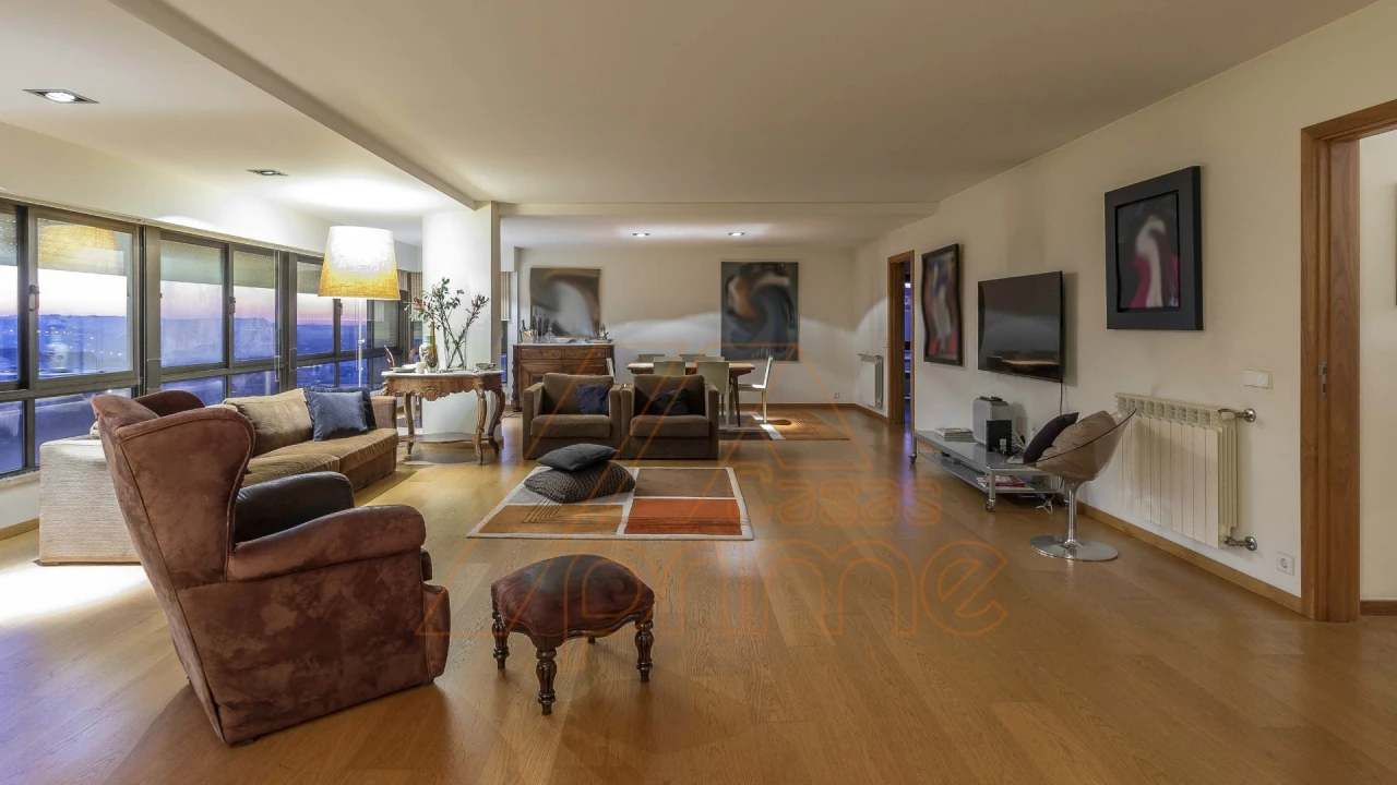 Apartamento T6 para Venda em Santo Antonio dos Olivais Foto 2