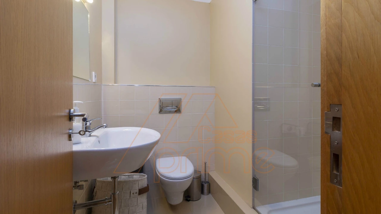 Apartamento T6 para Venda em Santo Antonio dos Olivais Foto 23