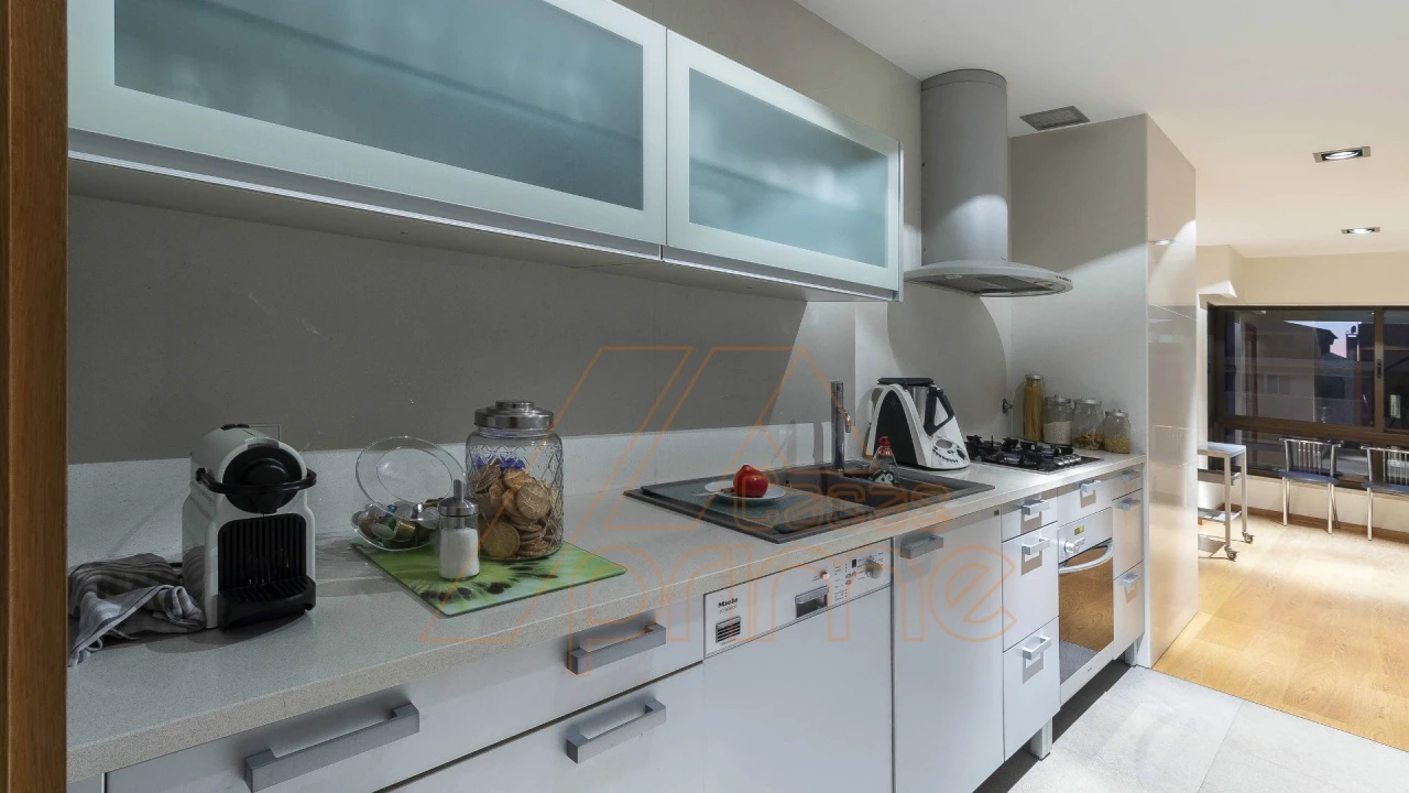 Apartamento T6 para Venda em Santo Antonio dos Olivais Foto 8