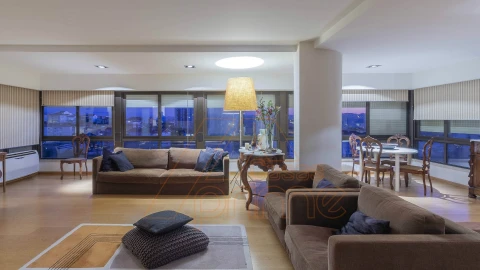 Apartamento T6 para Venda em Santo Antonio dos Olivais