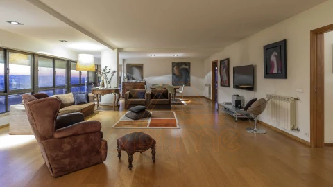 Apartamento T6 para Venda em Santo Antonio dos Olivais