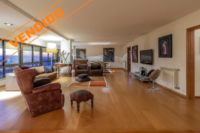 Apartamento T6 para Venda em Santo Antonio dos Olivais
