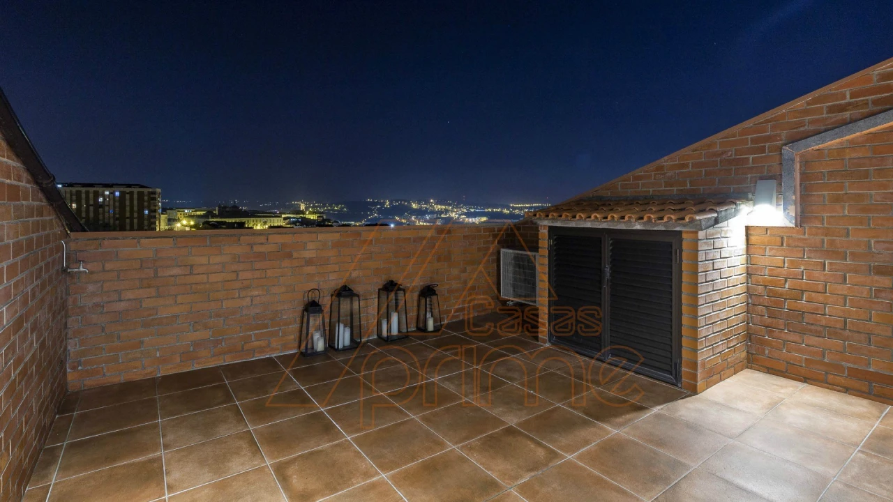 Apartamento T6 para Venda em Santo Antonio dos Olivais Foto 27