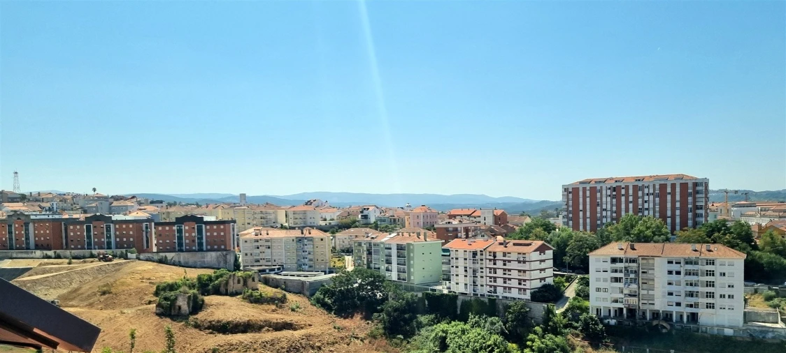 Apartamento T6 para Venda em Santo Antonio dos Olivais Foto 55