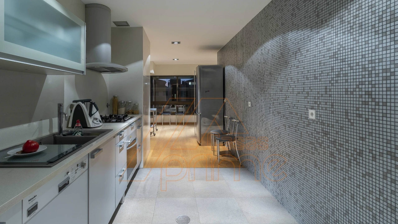 Apartamento T6 para Venda em Santo Antonio dos Olivais Foto 9