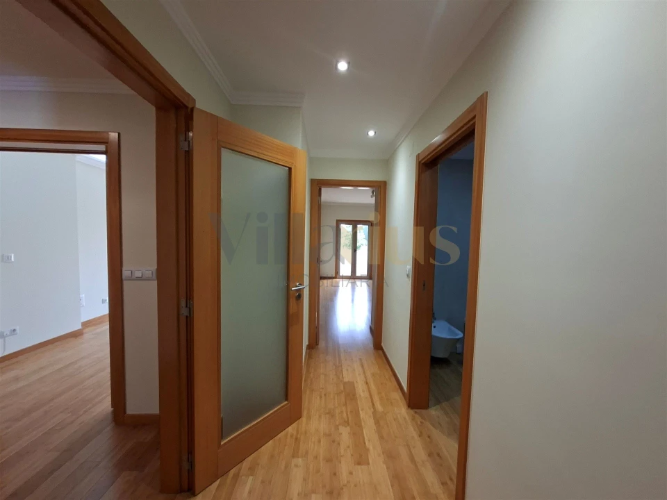 Apartamento T2 para Arrendamento em São João Baptista e Santa Maria dos Olivais Foto 18