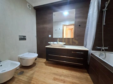 Apartamento T2 para Arrendamento em São João Baptista e Santa Maria dos Olivais