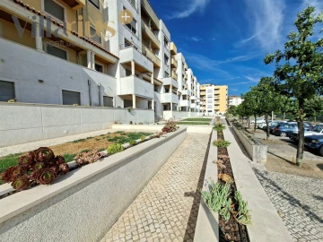 Apartamento T2 para Arrendamento em São João Baptista e Santa Maria dos Olivais