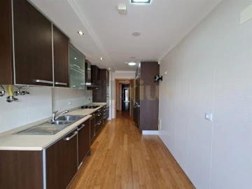 Apartamento T2 para Arrendamento em São João Baptista e Santa Maria dos Olivais