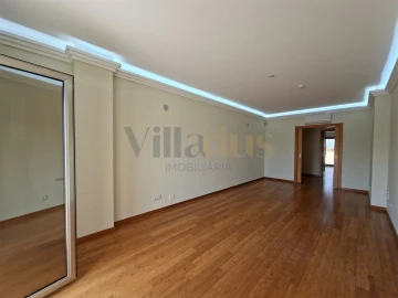 Apartamento T2 para Arrendamento em São João Baptista e Santa Maria dos Olivais