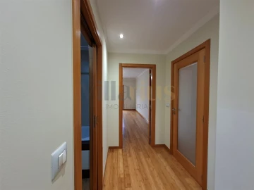 Apartamento T2 para Arrendamento em São João Baptista e Santa Maria dos Olivais