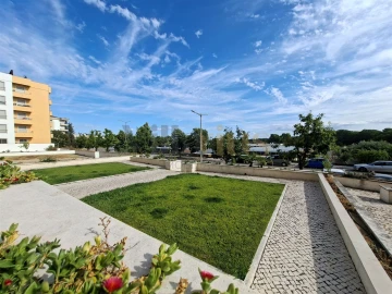 Apartamento T2 para Arrendamento em São João Baptista e Santa Maria dos Olivais