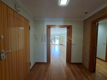 Apartamento T2 para Arrendamento em São João Baptista e Santa Maria dos Olivais