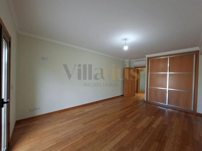 Apartamento T2 para Arrendamento em São João Baptista e Santa Maria dos Olivais Foto 15