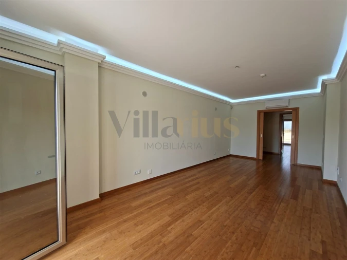 Apartamento T2 para Arrendamento em São João Baptista e Santa Maria dos Olivais Foto 3