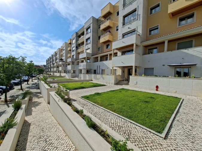Apartamento T2 para Arrendamento em São João Baptista e Santa Maria dos Olivais Foto 27